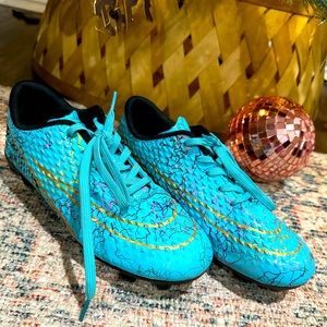 Women’s soccer cleats